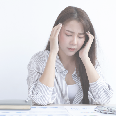 pessoa dor de cabeça burnout